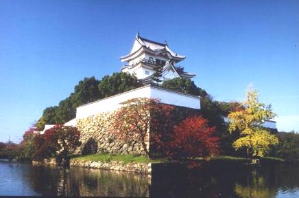 秋の岸和田城